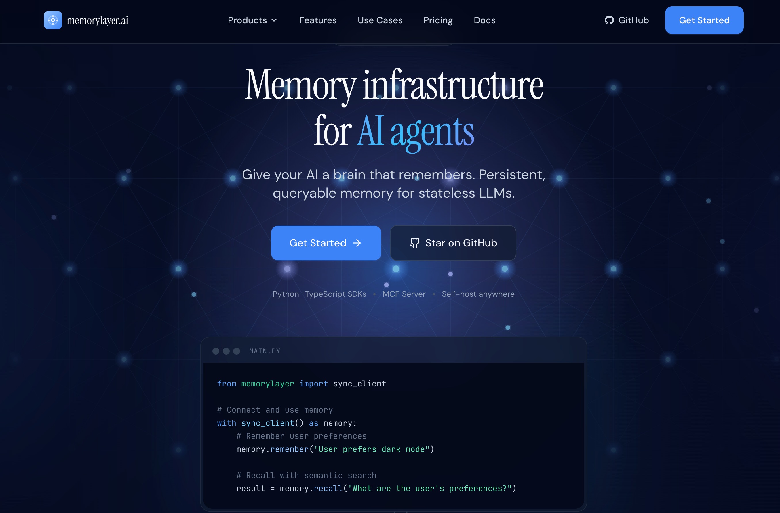 La página de inicio de memorylayer.ai: infraestructura de memoria para agentes de IA, con un ejemplo de Python que recuerda y recupera preferencias